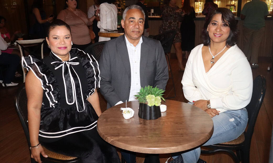 Sarah Hernández, Severo Rivera y Yenny Lovera.