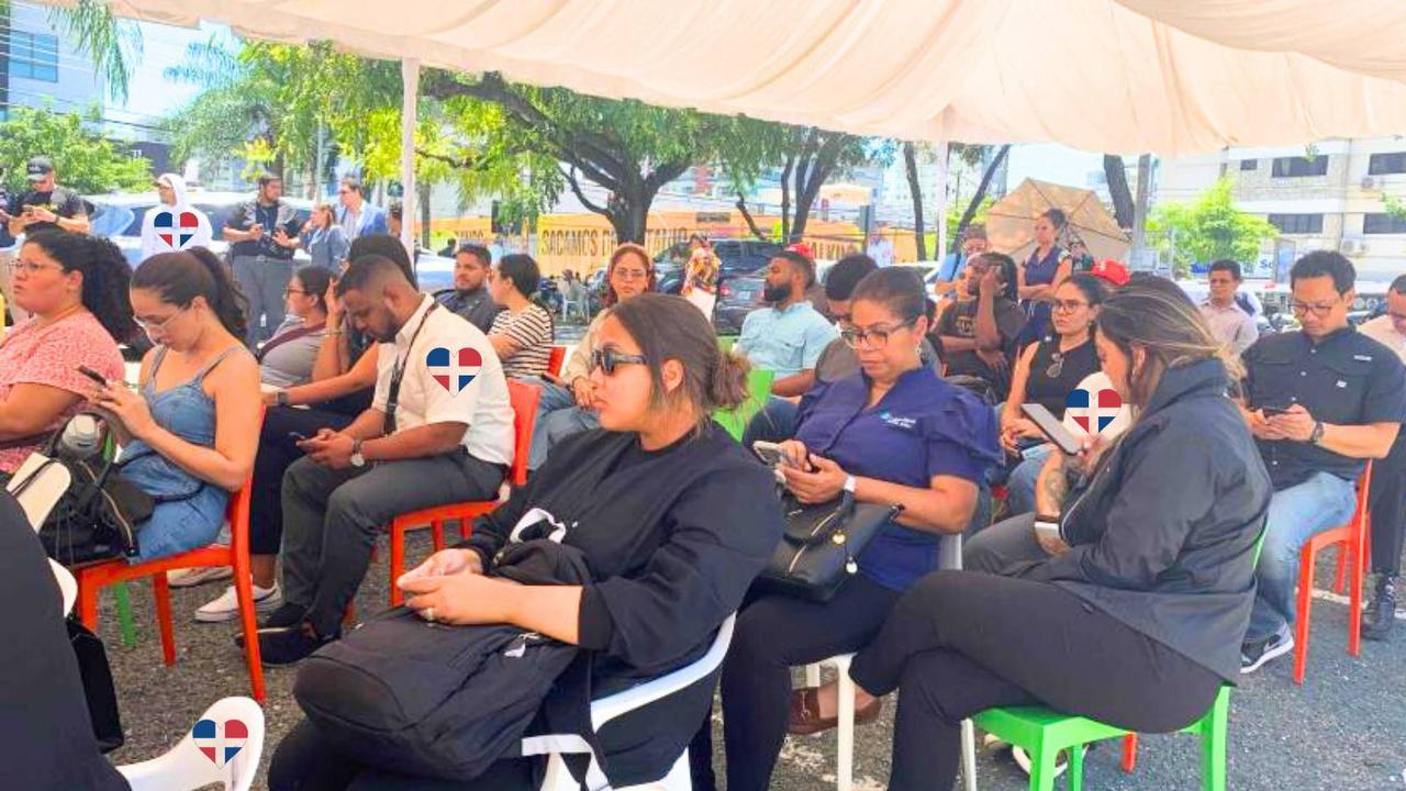 Dominicanos acuden al centro olímpico para donar sangre a víctimas de discoteca Jet Set
