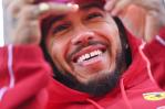 Lewis Hamilton modera expectativas mientras se adapta a Ferrari