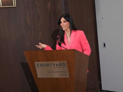 Francesca Rainieri asume presidencia de la Amchamdr