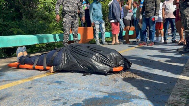 Hallan cadáver de mujer que se habría lanzado del Puente Hermanos Patiño en Santiago