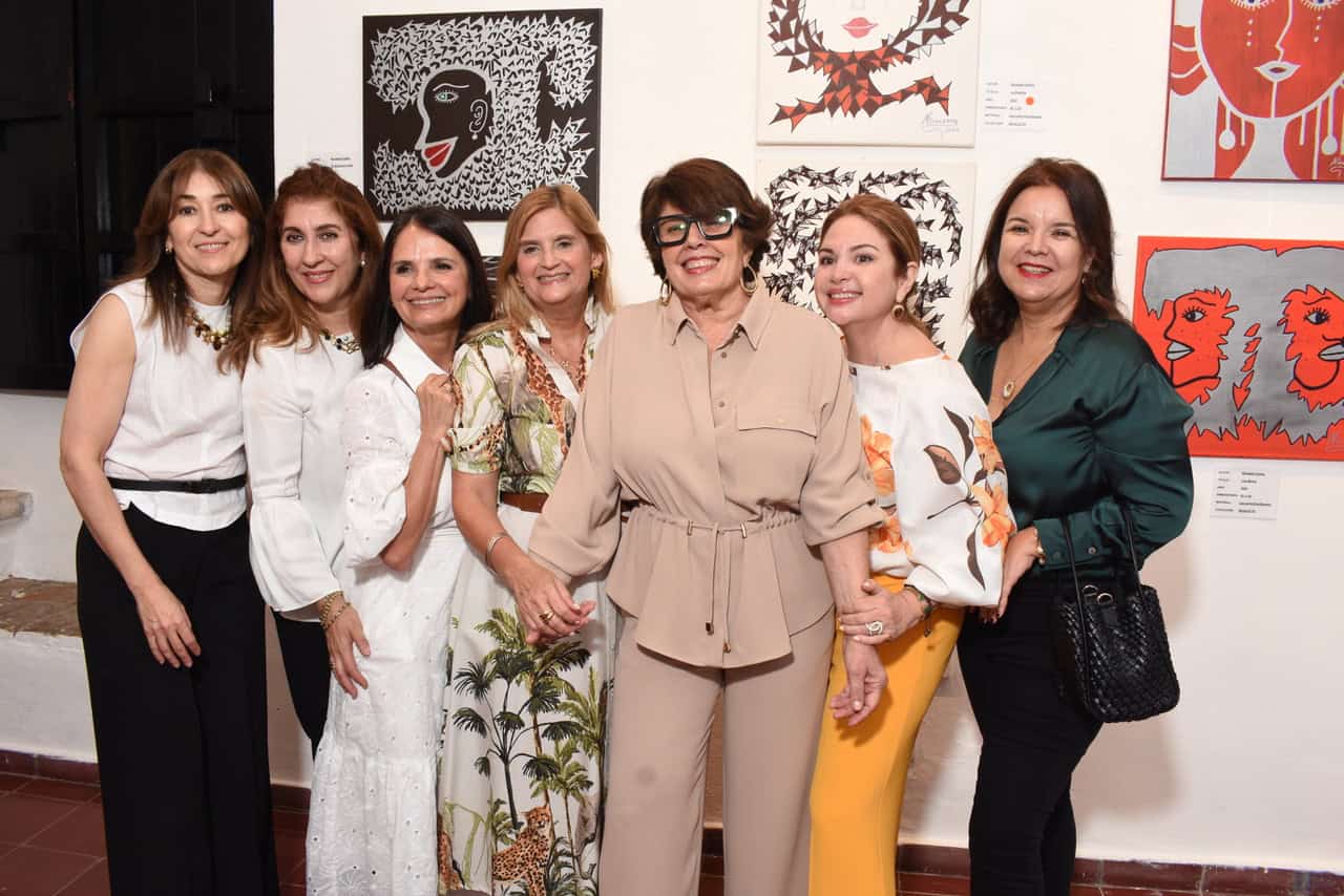 Liza Bonetti, Desiree Bonetti, Cynthia Cunillera, Evelyn de Soto, Nicolette Padilla, Liza Alvarez y Desiree Boyre.