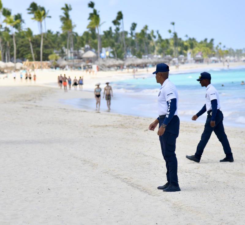 Interior y Policía prohíbe las “fiestas masivas” en playas y balnearios durante Semana Santa