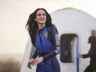 Katy Perry hace vuelo espacial con tripulación 100 % femenina