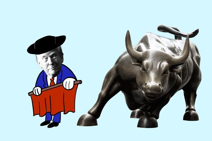 Trump y toro de Wall Street. 