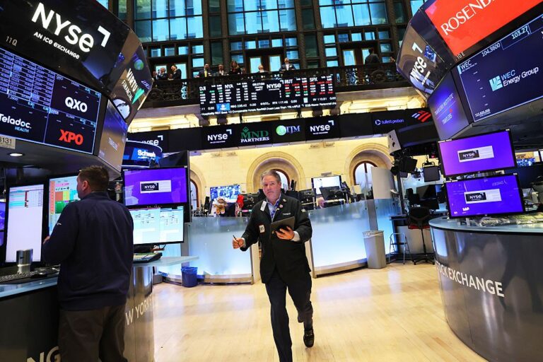 La historia detrás del post arancelario que hizo caer en picada a Wall Street