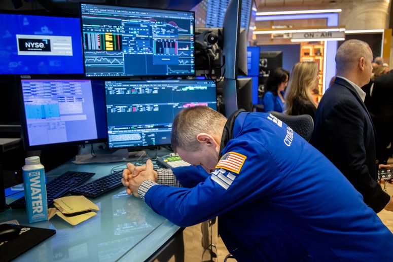 Los operadores de Wall Street, desalentados por los efectos nocivos de los aranceles de EE UU sobre las bolsas.