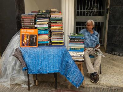 Libros usados e intercambio acercan a la lectura