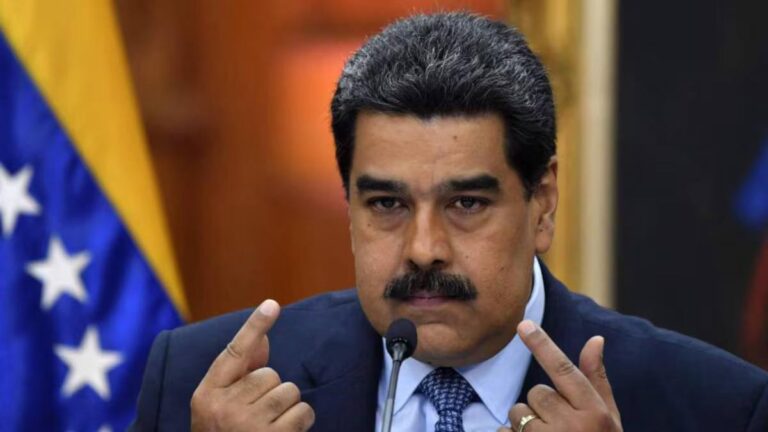 Maduro tacha de «fraude horroroso» las elecciones en las que se impuso Noboa en Ecuador