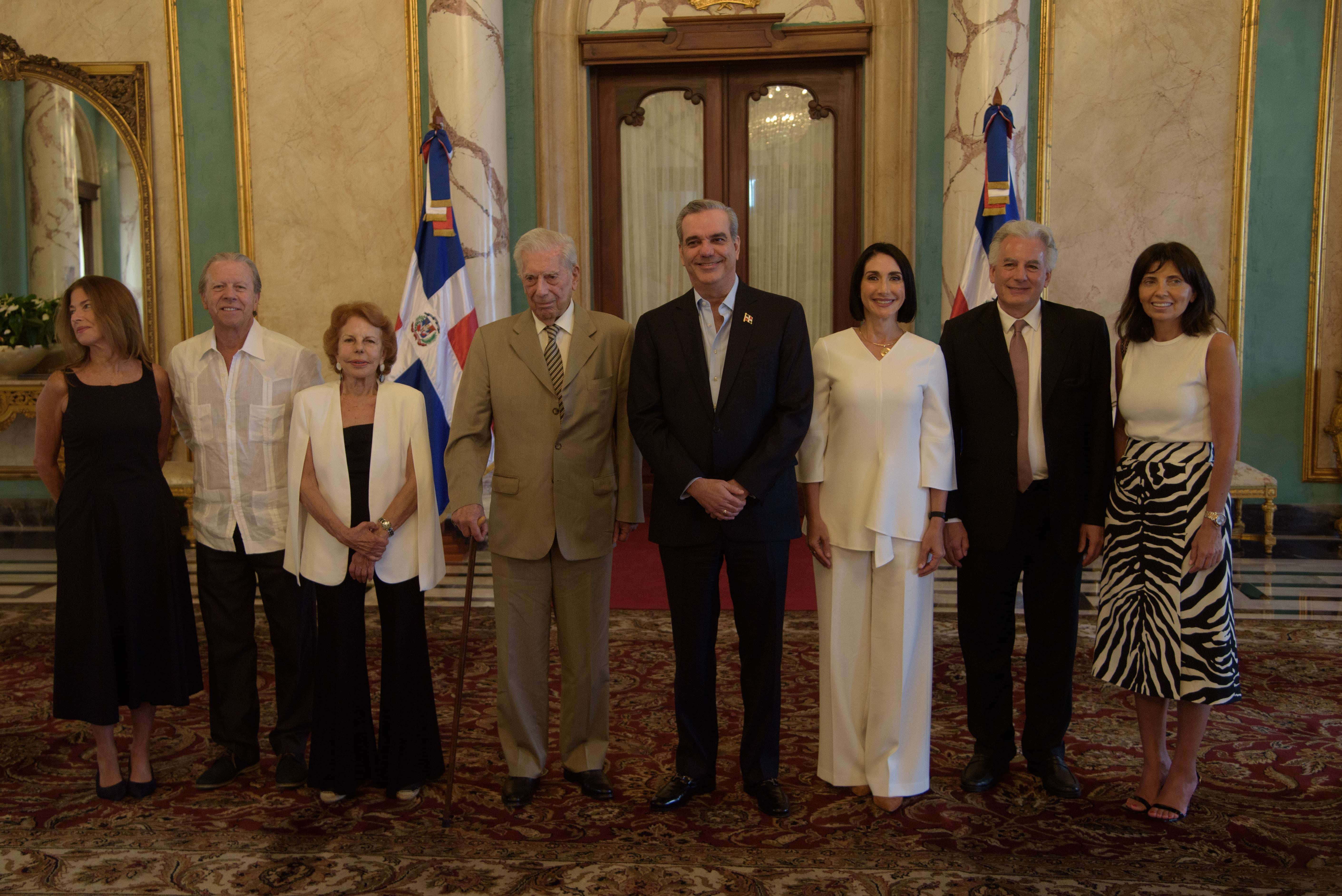 Visita de Mario Vargas Llosa al Palacio Nacional en el 2023.