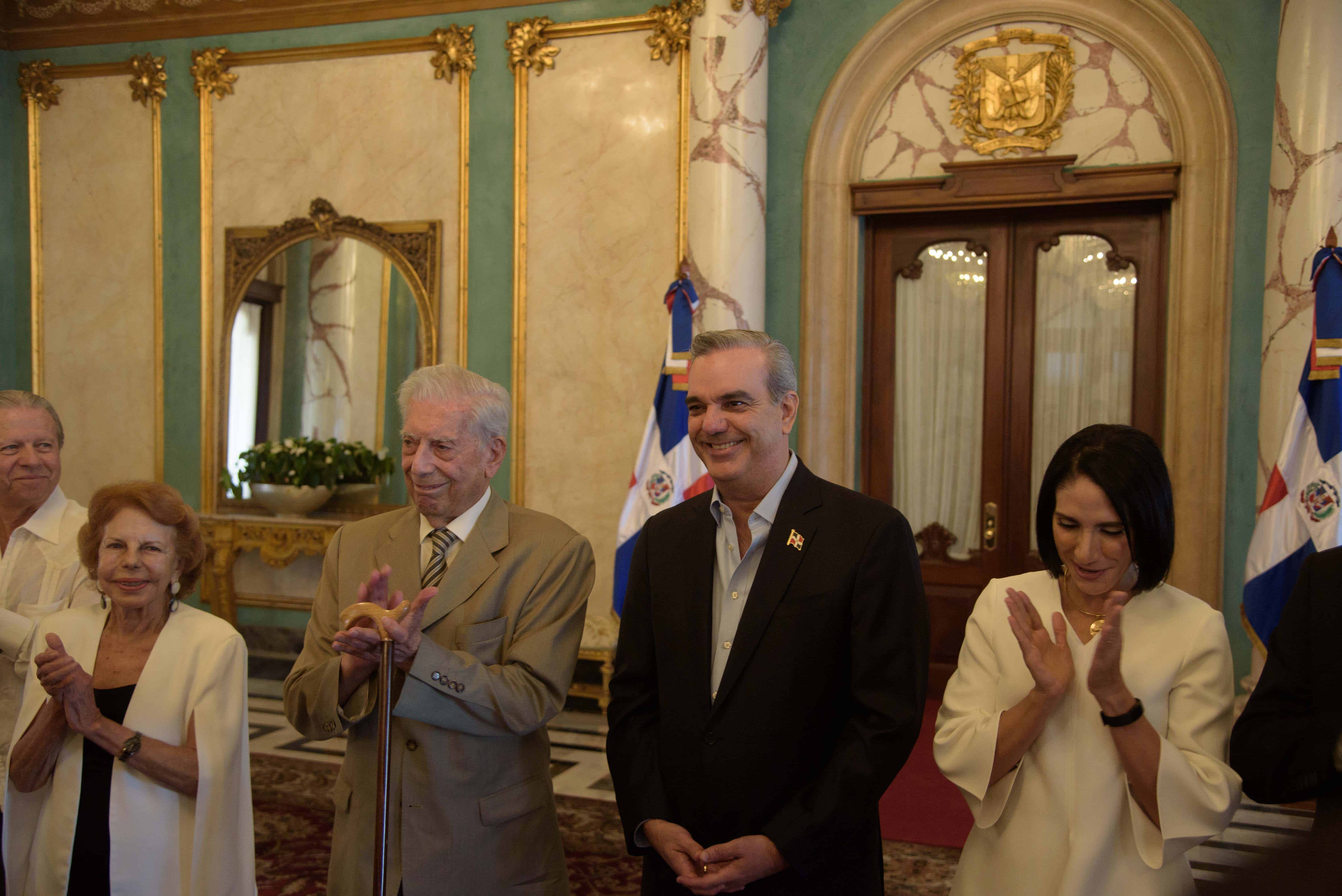 Visita de Mario Vargas Llosa al Palacio Nacional en el 2023.
