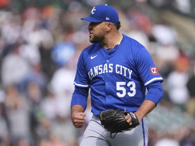 MLB: Carlos Estévez lanza dos entradas en relevo y gana