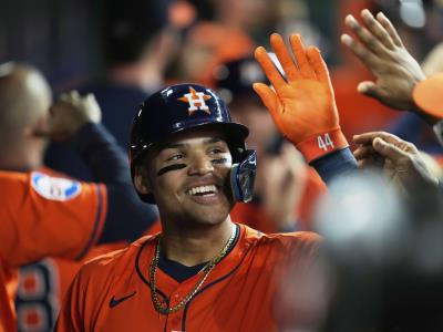 Novato Smith da 2 jonrones, impulsa 4; Astros vencen 6-4 a Padres
