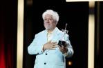 El cine me lo ha dado todo, dice Almodóvar al recibir el premio honorífico en San Sebastián