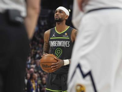 Pese a 61 puntos de Nikola Jokic, Wolves superan a Nuggets