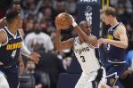 En su 20mo año, Chris Paul juega los 82 partidos con los Spurs y hace historia