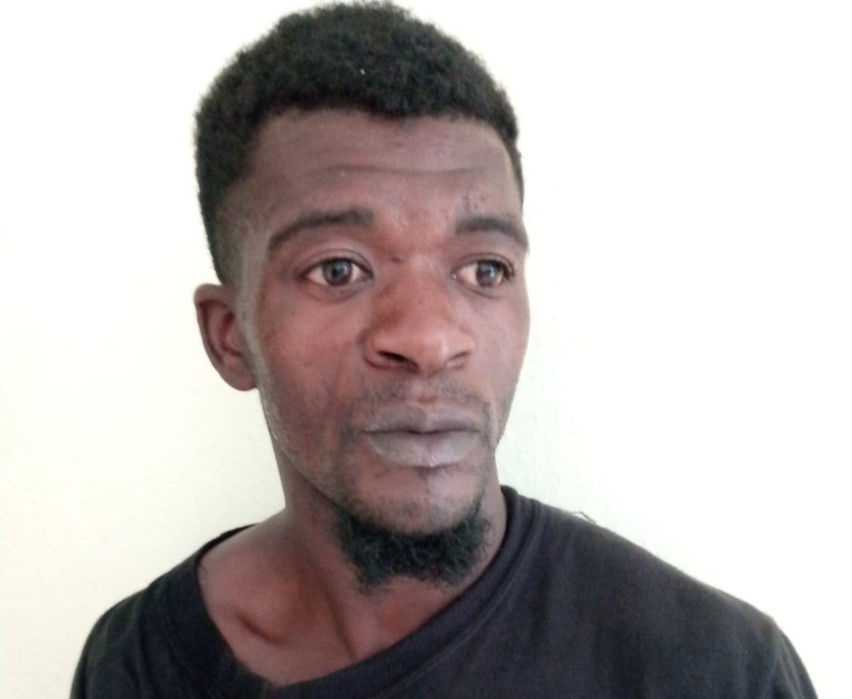 Policía pone bajo arresto a un haitiano acusado de degollar a compatriota en Loma Larga, El Seibo