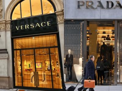 Prada anuncia la adquisición de Versace