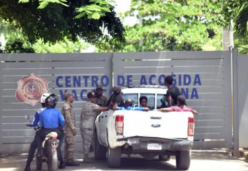 Prisión preventiva para dos hombres arrestados con 15 haitianos ilegales