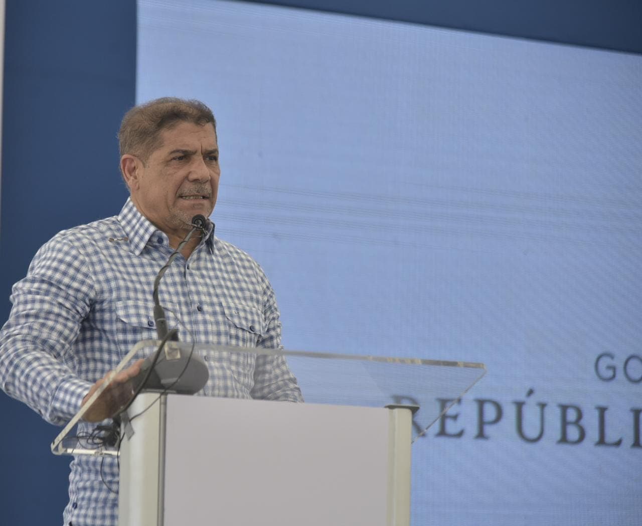 El ministro de Agricultura, Limber Cruz, explicó que el uso de nuevas tecnologías y el apoyo técnico contribuyeron a generar las uvas de mesa de calidad para exportar.