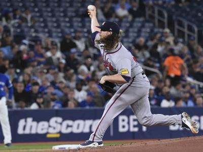 Riley da dos jonrones, impulsa cinco y Bravos vencen 8-4 a Azulejos