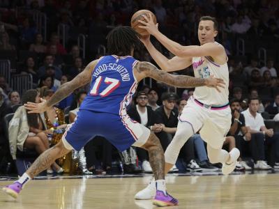 Robinson anota 21, Herro suma 20 y Heat remonta para vencer a 76ers