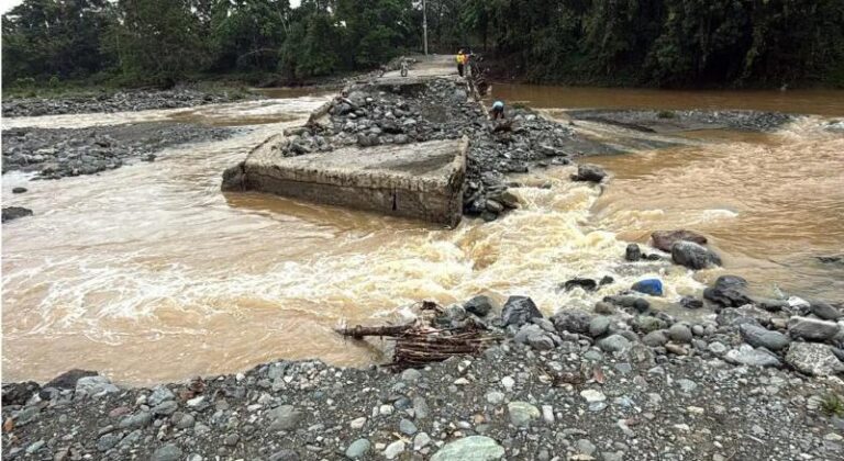 Se derrumba puente en Bayacanes, La Vega