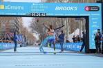 Ugandés Jacob Kiplimo rompe el récord mundial de media maratón en menos de 57 minutos
