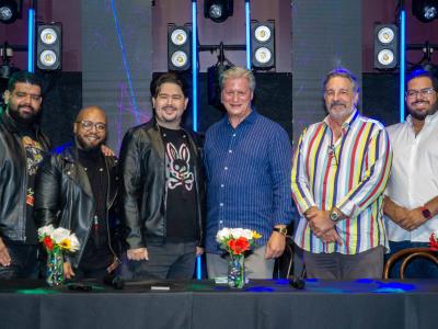 4ta Dimensión banda en concierto por Día de las Madres