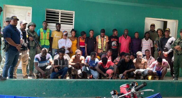 Apresan 28 haitianos ilegales en operativo contra ocupación y construcción ilegal en Santiago