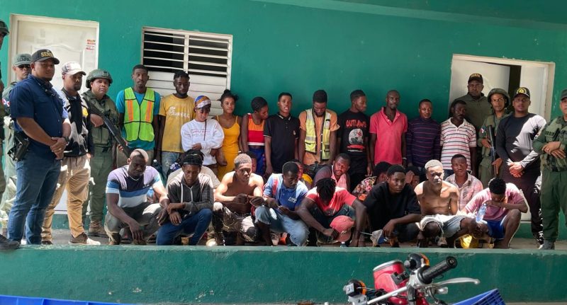 Apresan 28 haitianos ilegales en operativo contra ocupación y construcción ilegal en Santiago