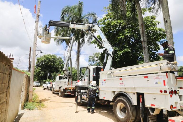 Autoridades realizan operativo contra el fraude eléctrico en SDE