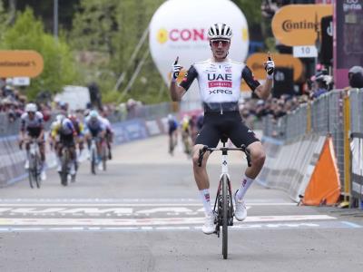 Ayuso gana etapa tras batalla con Del Toro y Bernal: Roglic es líder