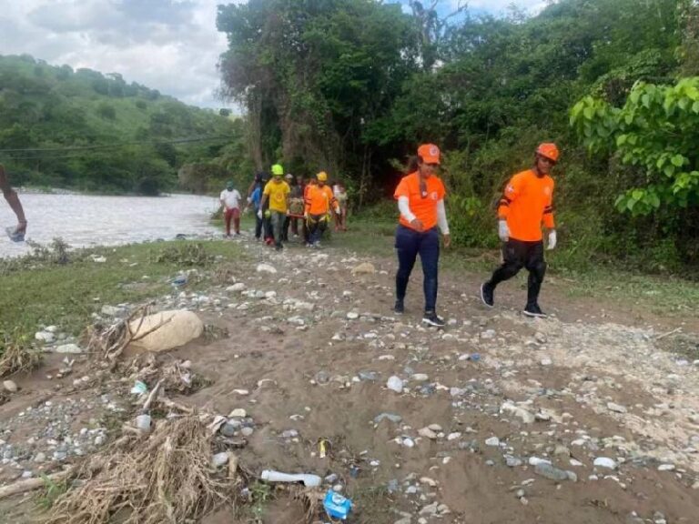 Azua: Hallan a joven ahogado tras ser arrastrado por las aguas
