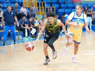 Baloncesto: San Carlos supera al Mauricio Báez en inicio del femenino