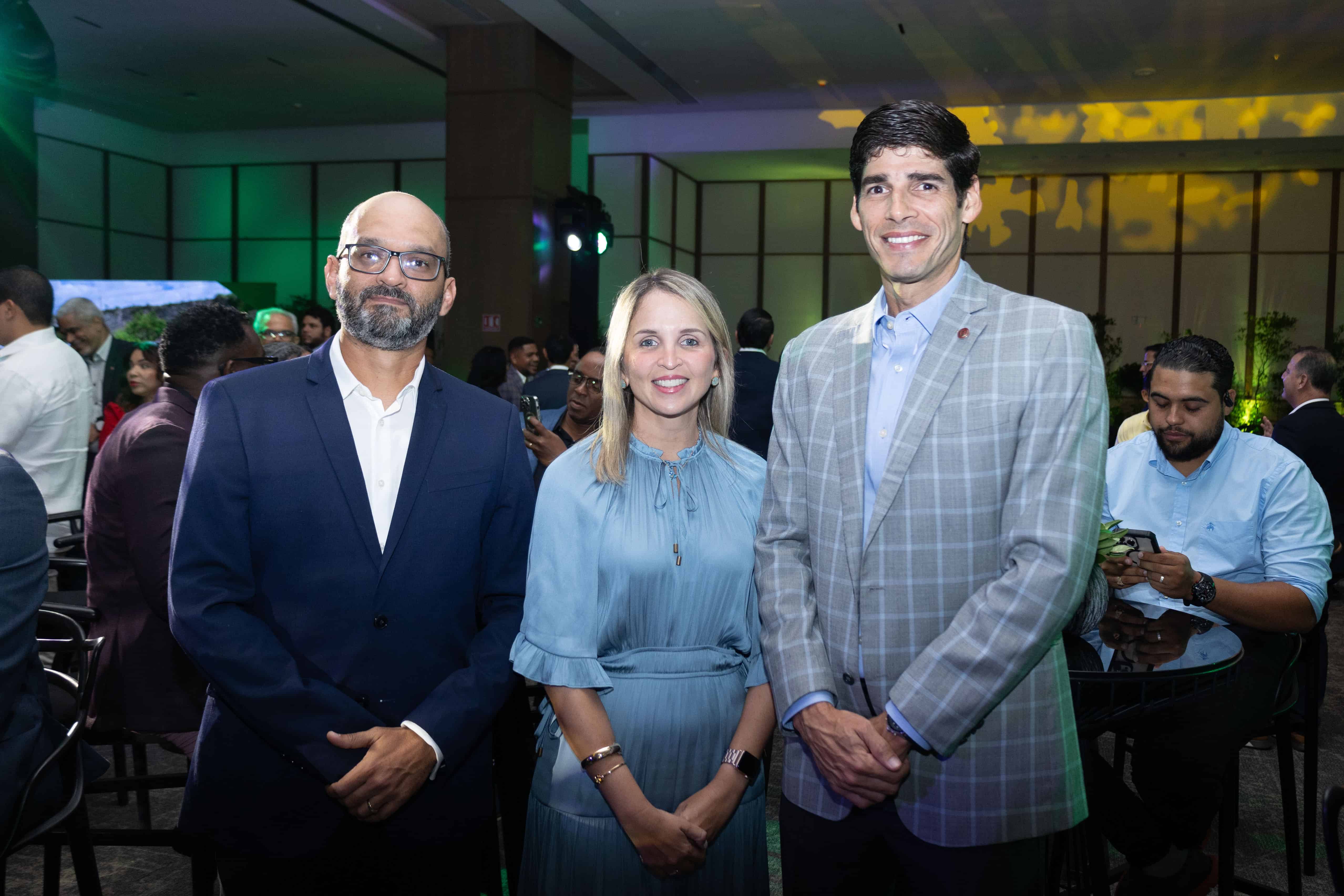 Manuel Mariñez, Carina Azar y Raúl Aguayo.