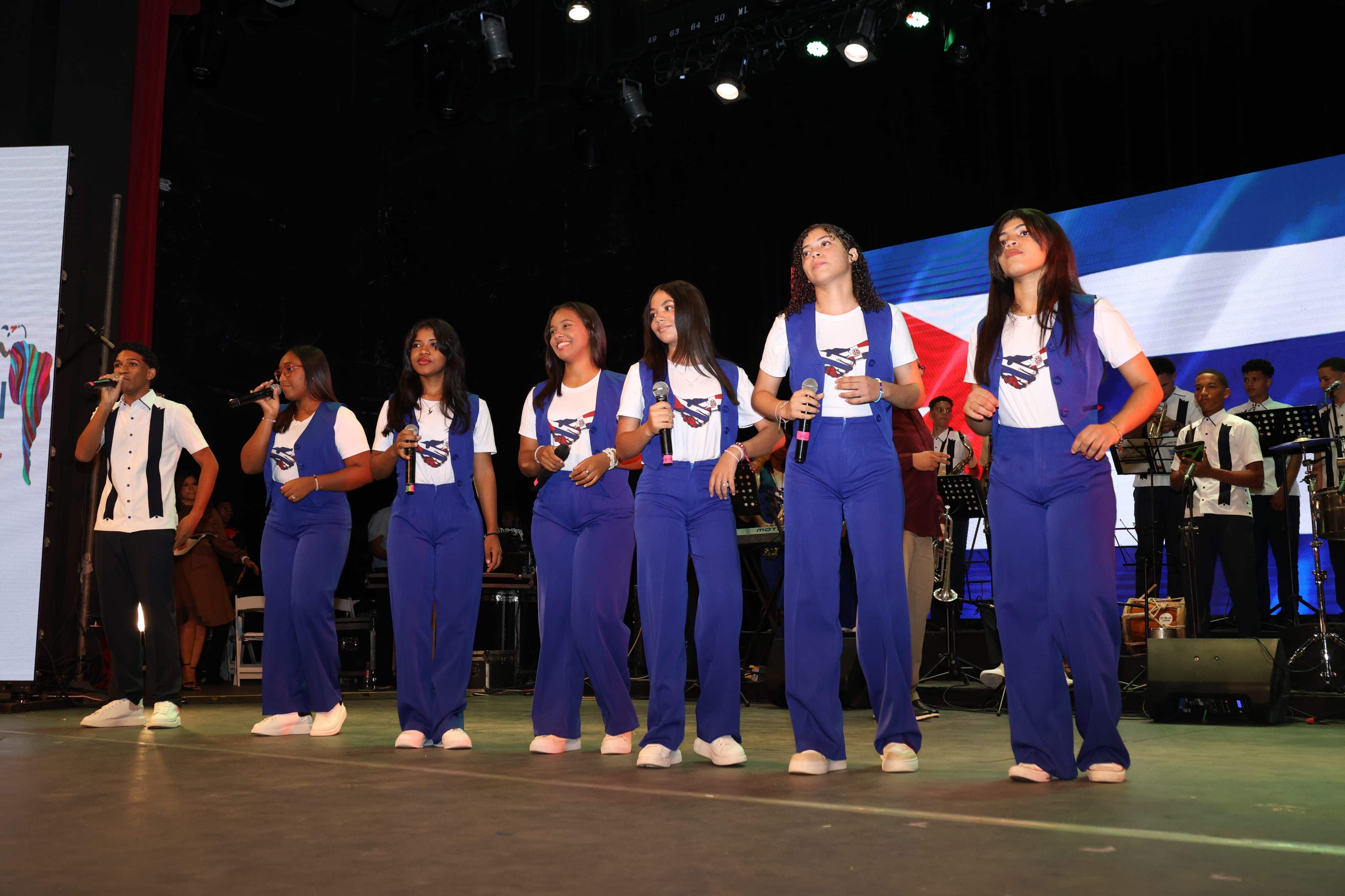 Parte de la presentación de los jóvenes.