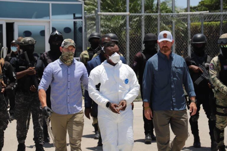Condenan al líder de "400 Mawozo" por secuestrar a 16 estadounidenses.