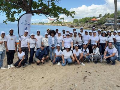 Deloitte realiza exitosa jornada de limpieza en Playa Montesinos