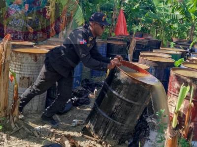 Desmantelan fábrica clandestina de alcohol tipo clerén
