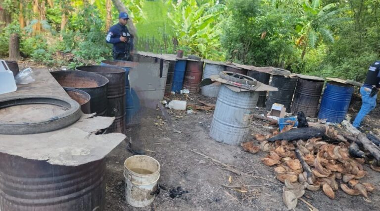 Desmantelan fábrica clandestina de ron adulterado en Tamayo; un detenido