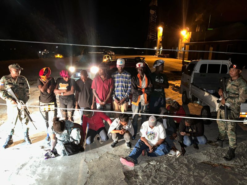 Detienen 18 inmigrantes indocumentados en una jeepeta en Villa Vásquez