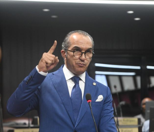 Diputado Sergio Moya "Gory" se querella contra comunicador Alfredo de la Cruz