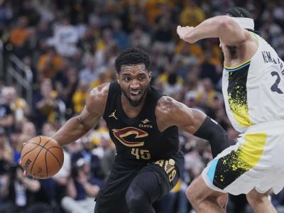 Donovan Mitchell en duda después de sufrir esguince en tobillo