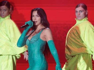 Dua Lipa se adueña de Madrid e interpreta "Héroe" de Enrique Iglesias