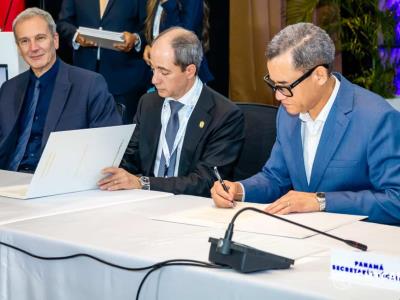 Eddy Olivares asiste a la cumbre de ministros de Trabajo en Panamá