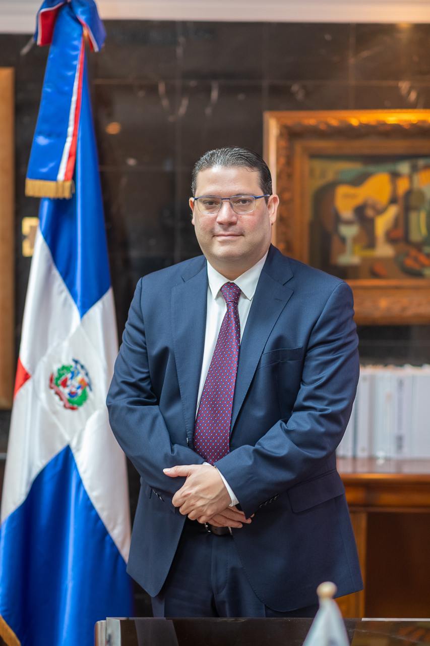 Eduardo Sanz Lovatón confirma que aspirará a la presidencia de la República para 2028