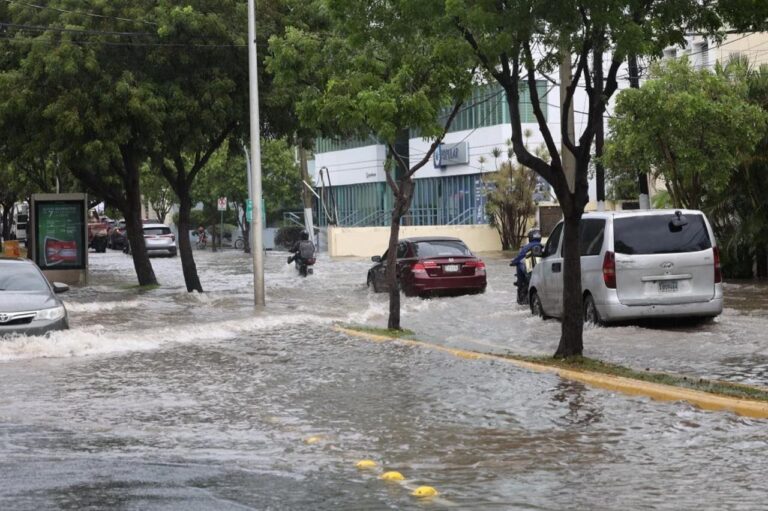 Educación suspende la docencia en provincias en alerta roja