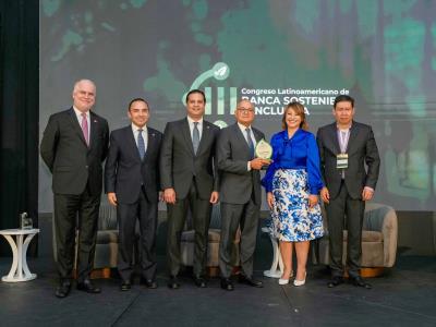 El Banco Popular recibe premio por finanzas sostenibles