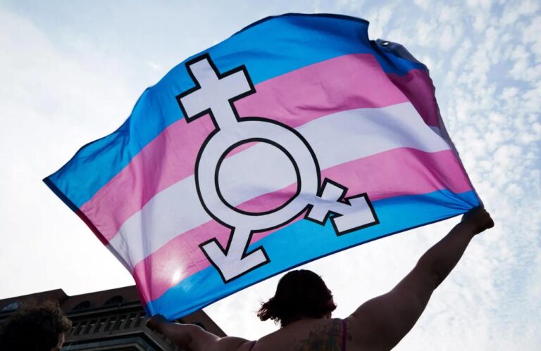 El Supremo de EE. UU. permite al Gobierno de Trump excluir a las personas trans del Ejército